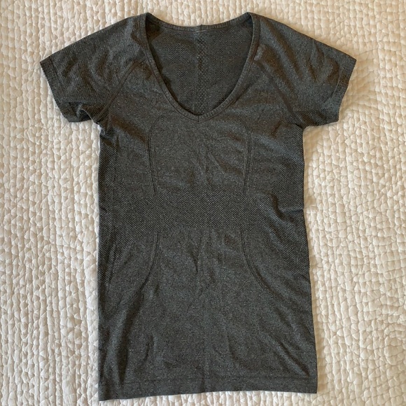 Lululemon Swiftly Tech Short Sleeve V-neck, Size 4 - Picture 1 of 5